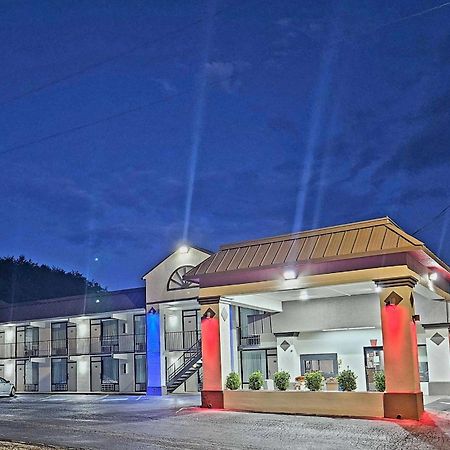 Super 8 By Wyndham Marion Nc Hotel Exterior photo