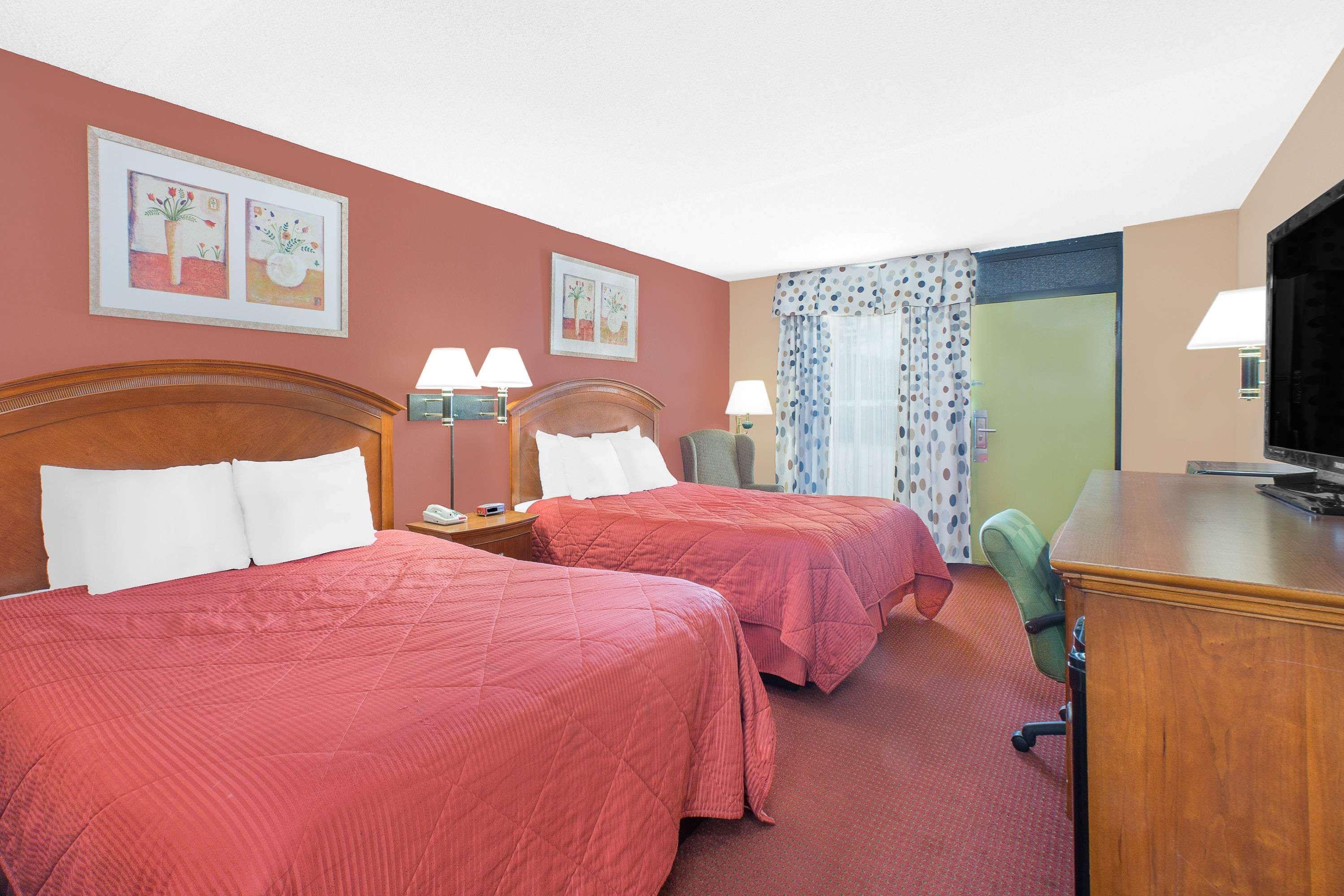 Super 8 By Wyndham Marion Nc Hotel Exterior photo