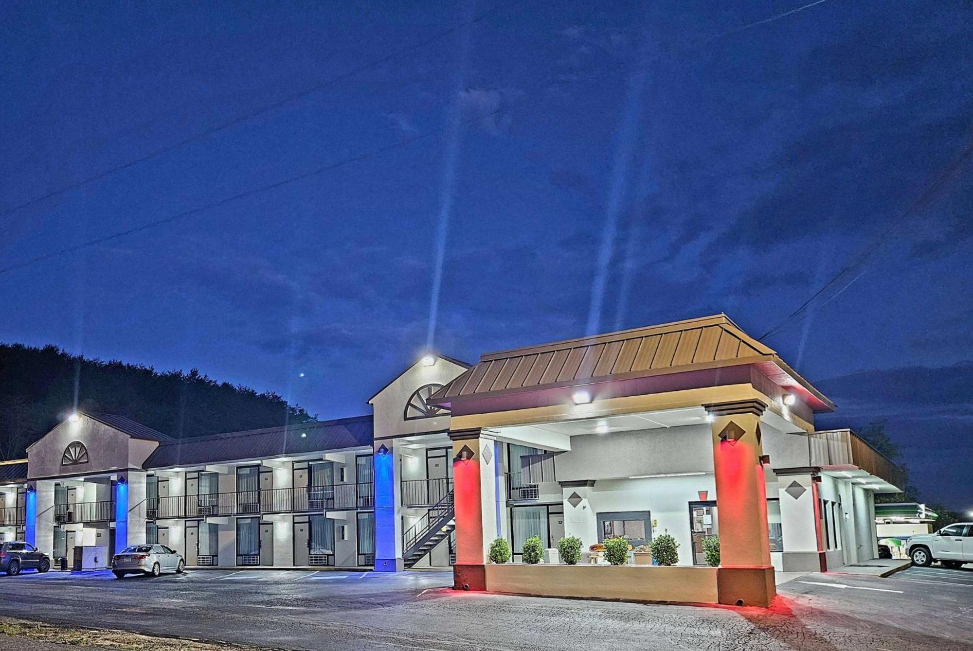Super 8 By Wyndham Marion Nc Hotel Exterior photo